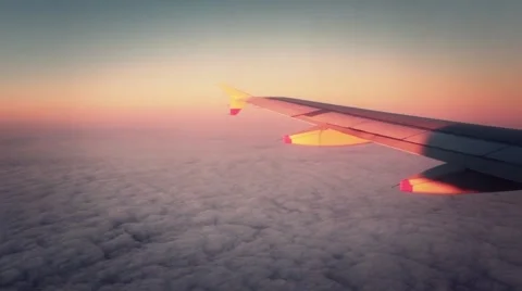 Airplane wing over sunset cloudy sky - Full HD Видео 59004627