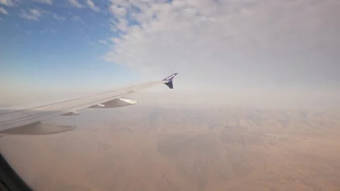 Airplane wing through an illuminator 動画素材 147673516