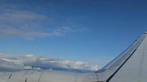 Airplane wing view banking toward Bergen over coastal islands, Norway Stockbeeldmateriaal 345206510