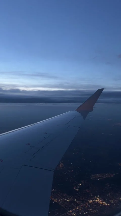 Airplane Wing View Through Passenger Window. Shaky Hand Held Push From Wide to P 動画素材 345016192