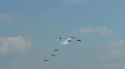 Airplanes in formation flying Stock Footage 33640160