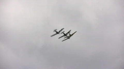 Airplanes in formation Stock Footage 372430