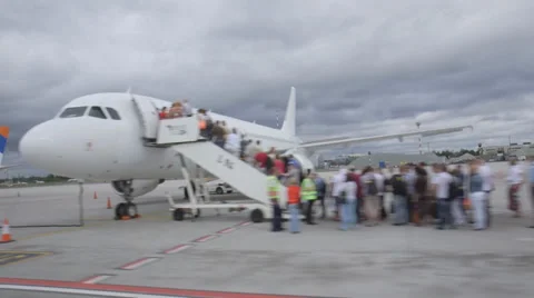 Airplanes loading on airport Stock Footage 39585634