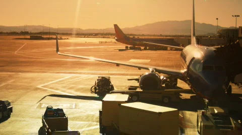 Airplanes on Runway Видео 279232