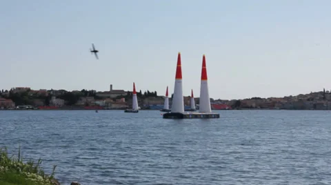 Airplane's slalom 動画素材 37257632