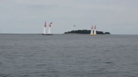 Airplane's slalom 動画素材 37260313