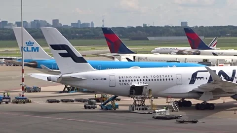airplanes taxiing parked gate terminal Stock Video Pond5