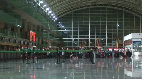 Airport check in queue  Stock-Footage 486369