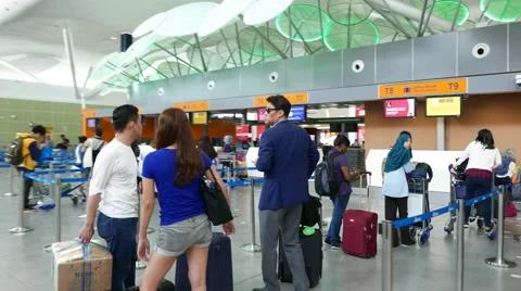 Airport checkin counter queue orbital shot, passing by Video stock 50929784