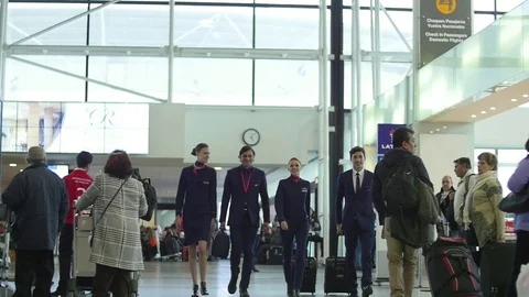 Airport flight crew 스톡 동영상 77051309