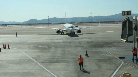 AIRPORT GROUND OPERATIONS Stock Footage 37130600
