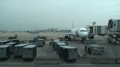 Airport-plane at gate Stock Footage 1180454