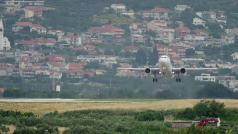 Airport Split Croatia passenger plane takes off from the runway. Vídeos de archivo 217051306