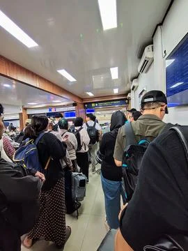 Airport train passengers standing in queue for check-in or ticketing process Stock-Fotos