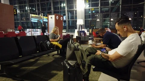 Airport waiting 스톡 동영상 107347647