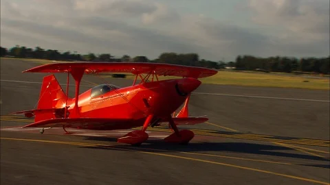 Airshow BiPlane Taxi Pan 스톡 동영상 86831953