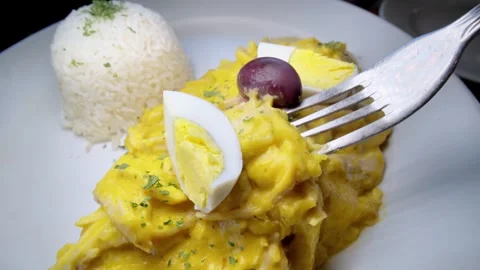 Aji de Gallina served on a bed of rice. Typical Peruvian food Stock Footage 340053365
