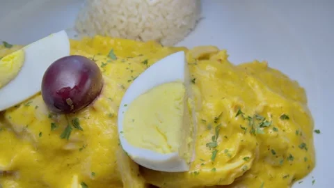 Aji de Gallina served on a bed of rice. Typical Peruvian food Видео 340053390