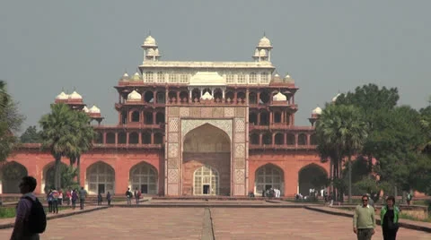 Akbar's tomb with people sightseeing Stock Footage 24656769