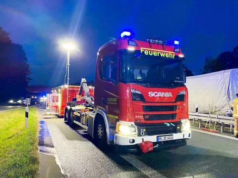 Aktuell: LKW Dieseltank aufgerissen A43 Richtung Münster zwei Spuren Höhe . Stock Photos