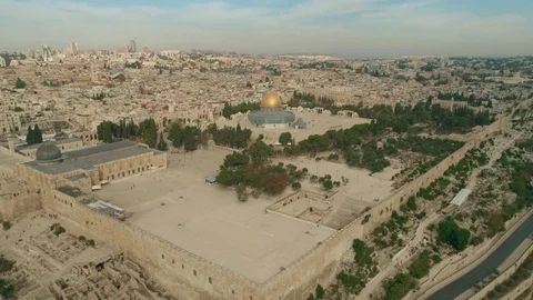Al-Aqsa Mosque, also known as Al-Aqsa and Bayt al-Maqdis dome of the rock Vídeo Stock 83423616