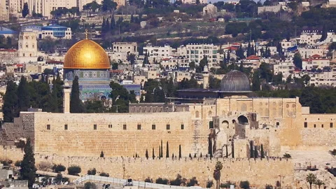 Al-Aqsa Mosque in Jerusalem through the shivering warm air Video stock 97498211