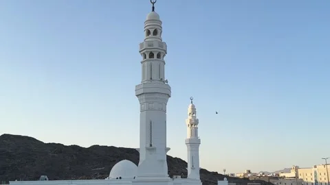 Al Fath Mosque Complex and Seven Mosques Site in Medina Video stock 335330495