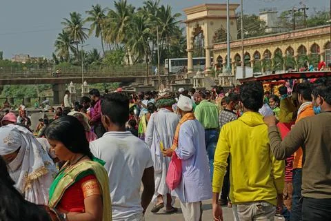 ALANDI, INDIA : People visiting Dnyaneshwar temple during Makar Sankranti fes Stock Photos