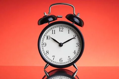 Alarm Clock on red background with selective focus 库存照片