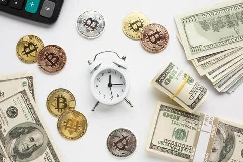 Alarm clock surrounded by currency 스톡 사진