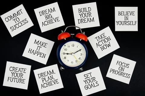 Alarm Clock Surrounded with Message about Goals Concept Foto stock