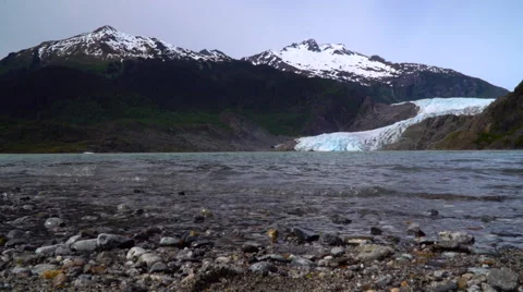 Alaska Glacier Reflected in Lake Vidéo 64275807