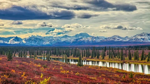 Alaska mountain range view from a distance Vidéo 51661883