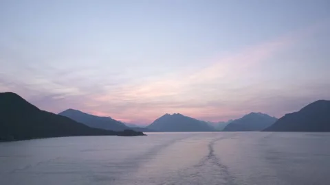 Alaska Mountains at Sunset Over Ocean 库存影片 250030941
