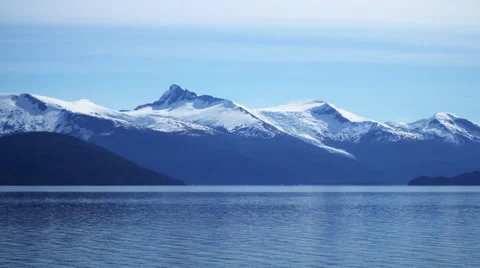 Alaska Snow Capped Mountains of Inside Passage Close Up Vidéo 64275440