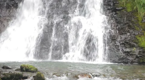 Alaskan Forest Waterfall 2 Stockbeeldmateriaal 8570229