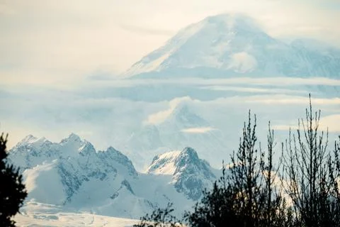 Alaskan Peaks Emerging from Clouds Stock-Fotos
