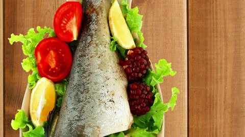 Alaskan salmon and vegetables 库存影片 24411925