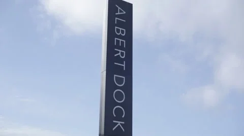 Albert Dock Sign with birds 库存影片 42931107