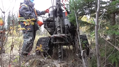 Alberta Oct 1 2016 Clip 2 Seismic Drill Fluid Injection and Mud Circulation Stockbeeldmateriaal 309948164