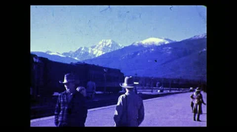 Alberta waiting for the train in Jasper 1938 動画素材 12448267