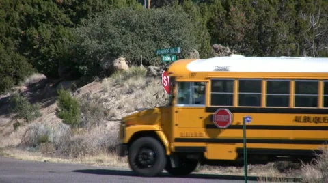 AlbqSchoolBusGoingAway Vídeo Stock 277177