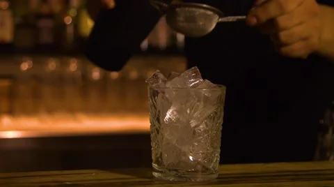 Alcoholic drink with ice. Video stock 66747833