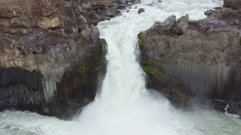 Aldeyjarfoss waterfall, drop into strong water around basalt columns, tilt down Stock-Footage 138709092