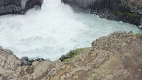 Aldeyjarfoss waterfall, drop in a turbulent cold water with basalt columns Stock-Footage 138709573