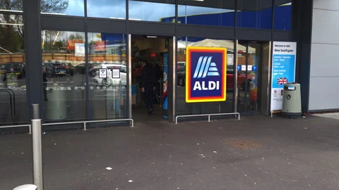 Aldi grocery supermarket. Video stock 240140065