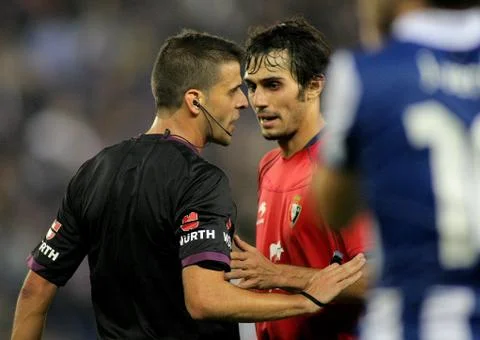 Alejandro Arribas discussed with the referee Gil Manzano Foto stock