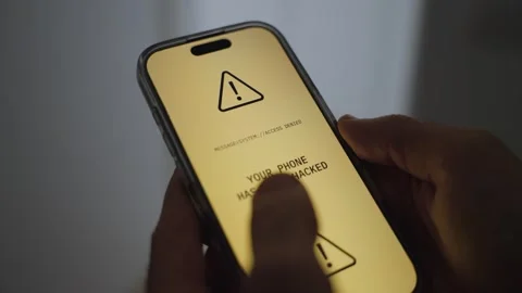 Alert appear on mobile phone screen warning of hacked device and access denied Vidéo 329378704