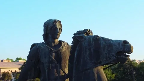 Alexander-bucephalus statue orbit white tower Thessaloniki 4k Stock-Footage 333529429