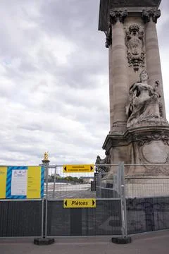 Alexandre III column, statues and construction signs Paris, France 25 May 2025 Foto stock